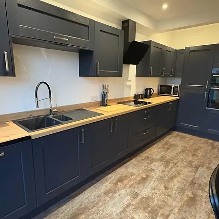 Six Bedroom House On Southmead Road Ferienhaus