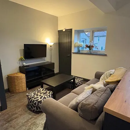 Six Bedroom House On Southmead Road * Bristol
