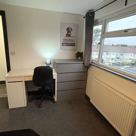 Six Bedroom House On Southmead Road *