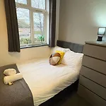 Six Bedroom House On Southmead Road Будинок відпочинку
