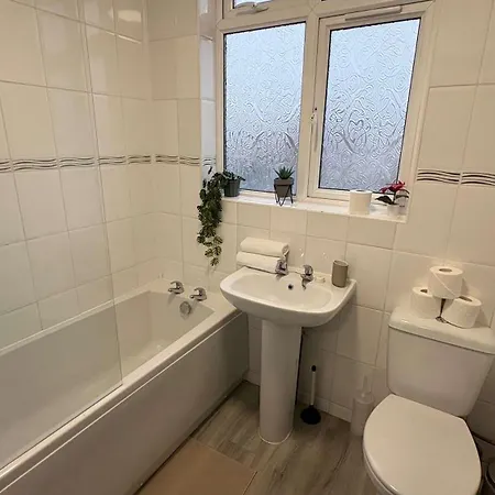 Six Bedroom House On Southmead Road *