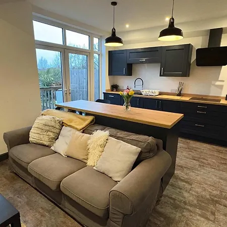 Dom wakacyjny Six Bedroom House On Southmead Road Bristol