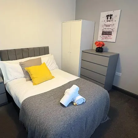 Six Bedroom House On Southmead Road Dom wakacyjny Bristol