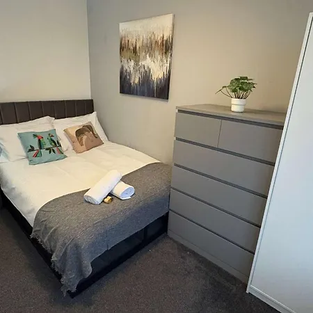 Six Bedroom House On Southmead Road Bristol