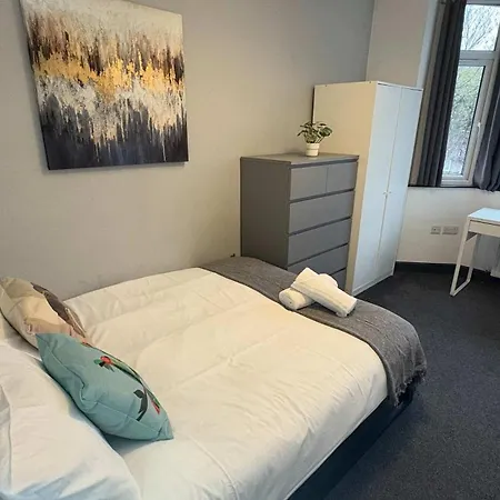 Six Bedroom House On Southmead Road Bristol