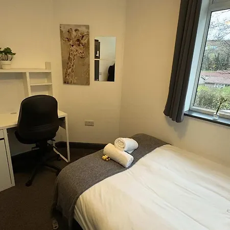 Dom wakacyjny Six Bedroom House On Southmead Road *