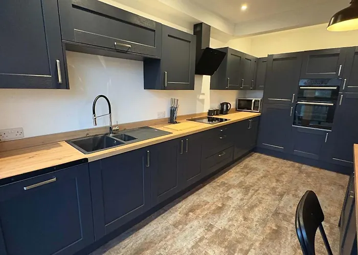 Six Bedroom House On Southmead Road Будинок відпочинку