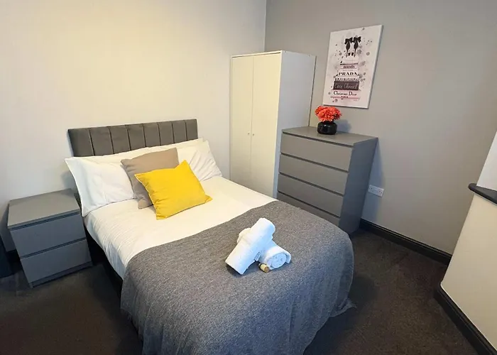 Six Bedroom House On Southmead Road Dom wakacyjny Bristol