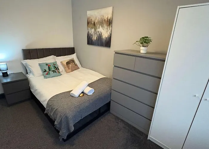 Six Bedroom House On Southmead Road Bristol