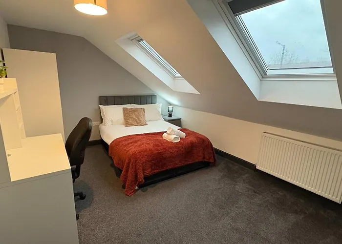 Six Bedroom House On Southmead Road Bristol