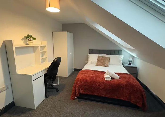 Будинок відпочинку Six Bedroom House On Southmead Road Бристоль