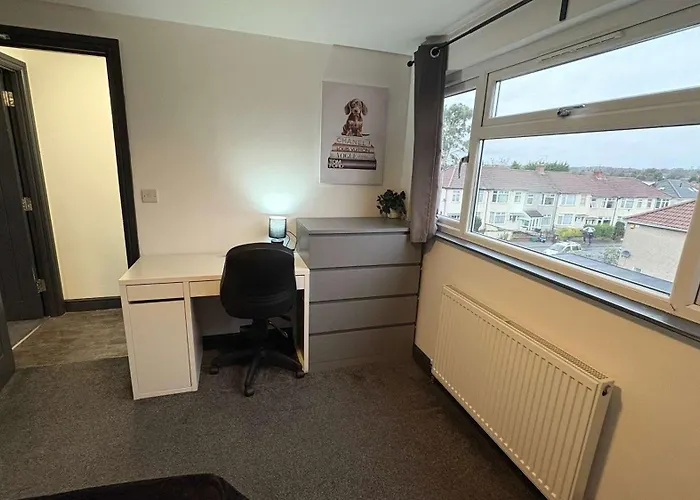 Six Bedroom House On Southmead Road *