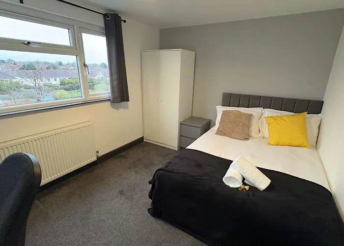 Six Bedroom House On Southmead Road Бристоль